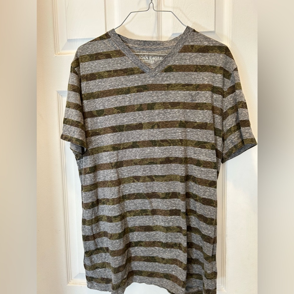 American Eagle T-shirt large